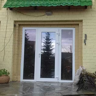 Пластиковые двери